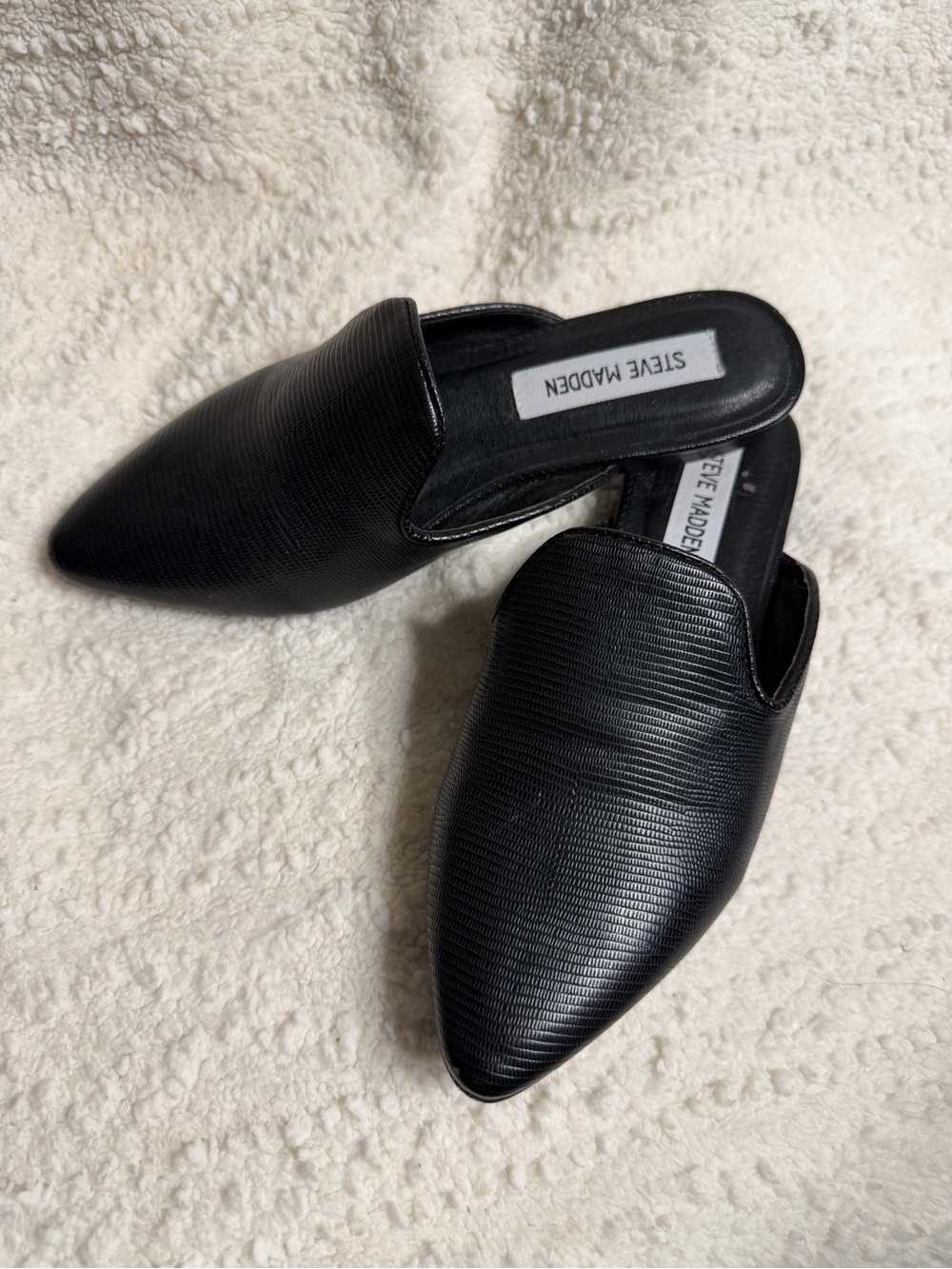Steve Madden Black Textured Pointed Mule Slides - Picture 2 of 6